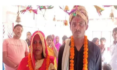 दिल्ली से आए प्रेमी जोड़े ने शीतला माता मंदिर पर रचाई शादी