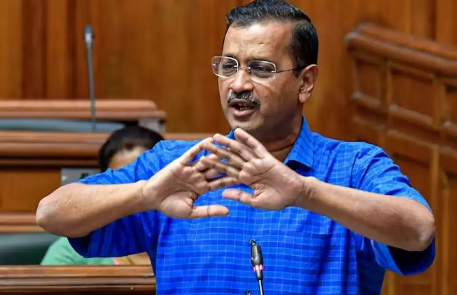 CM अरविंद केजरीवाल ने विधानसभा में सुनाई चौथी पास राजा की कहानी, देखिए- VIDEO CM अरविंद केजरीवाल ने विधानसभा में सुनाई चौथी पास राजा की कहानी, देखिए- VIDEO