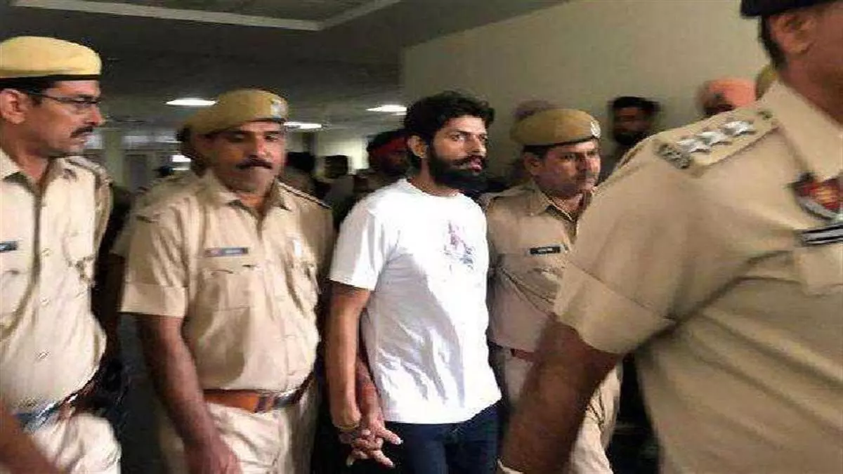 गैंगस्टर लॉरेंस बिश्नोई को पटियाला हाउस कोर्ट ने सात दिन की NIA कस्टडी में भेजा, रखी ये शर्त गैंगस्टर लॉरेंस बिश्नोई को पटियाला हाउस कोर्ट ने सात दिन की NIA कस्टडी में भेजा, रखी ये शर्त