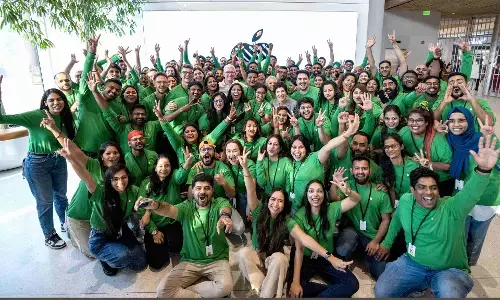 Apple Store in India : भारत का पहला एपल स्टोर मुंबई में खुला: कंपनी के CEO टिम कुक ने की ओपनिंग