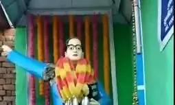 नोएडा में भीमराव अंबेडकर की प्रतिमा का तोड़ा हाथ, गांव में तनाव, पुलिस तैनात नोएडा में भीमराव अंबेडकर की प्रतिमा का तोड़ा हाथ, गांव में तनाव, पुलिस तैनात