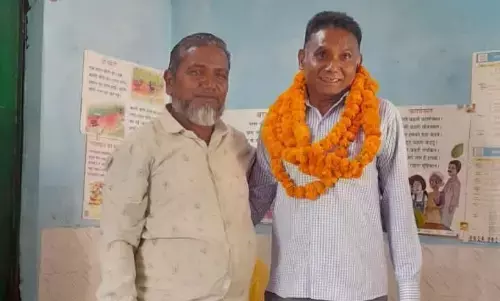 शिक्षा विभाग से अंतिम दिन सेवा देकर शिक्षा मित्र खाली हाथ पहुँचा घर, योगी मोदी के वादे नहीं आए काम शिक्षा विभाग से अंतिम दिन सेवा देकर शिक्षा मित्र खाली हाथ पहुँचा घर, योगी मोदी के वादे नहीं आए काम