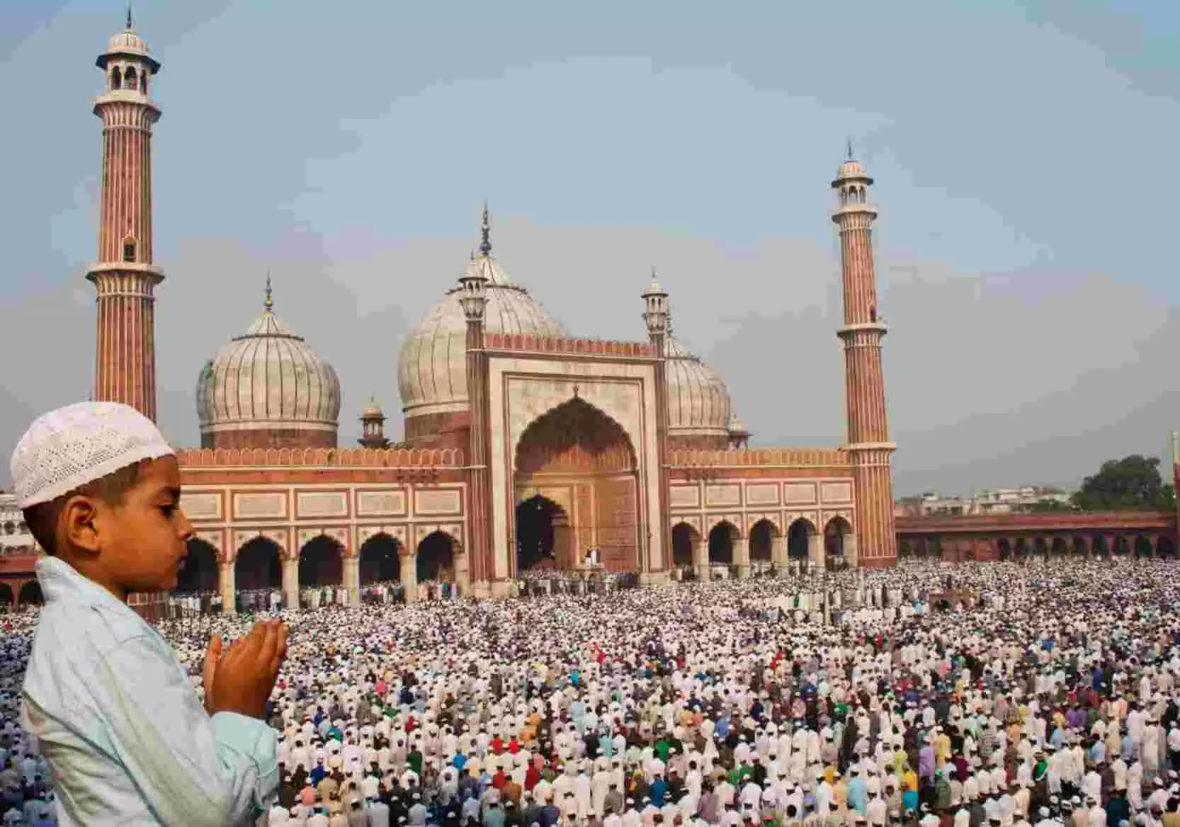 Eid-ul-Fitr 2023: देशभर में ईद का जश्न, दिल्ली-मुंबई की मस्जिदों में उमड़े नमाजी, सुरक्षा के कड़े इंतजाम