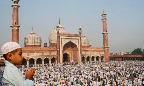 Eid-ul-Fitr 2023: देशभर में ईद का जश्न, दिल्ली-मुंबई की मस्जिदों में उमड़े नमाजी, सुरक्षा के कड़े इंतजाम