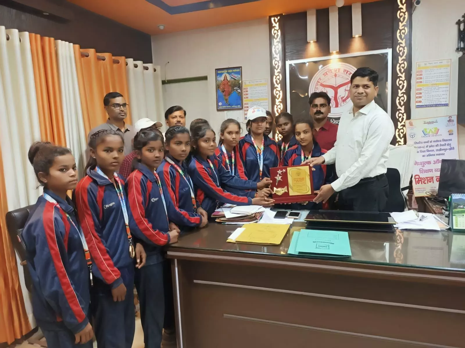 अनुदेशक की मेहनत से बालिका वर्ग की कबड्डी टीम ने 2023 की 33वीं राज्यस्तरीय बाल क्रीड़ा प्रतियोगिता में स्टेट चैंपियनशिप प्राप्त की