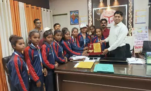 अनुदेशक की मेहनत से बालिका वर्ग की कबड्डी टीम ने 2023 की 33वीं राज्यस्तरीय बाल क्रीड़ा प्रतियोगिता में स्टेट चैंपियनशिप प्राप्त की