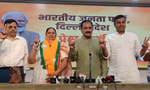 दिल्ली में मेयर चुनाव से पहले केजरीवाल को बड़ा झटका, बीजेपी में शामिल हुईं महिला पार्षद दिल्ली में मेयर चुनाव से पहले केजरीवाल को बड़ा झटका, बीजेपी में शामिल हुईं महिला पार्षद