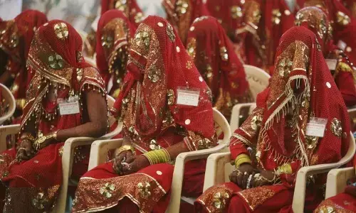 जब सामूहिक विवाह में कराया गया दुल्हनों का प्रेग्नेंसी टेस्ट! फिर हुआ ये चौंकाने वाला खुलासा, अधिकारियों के उड़े होश! जब सामूहिक विवाह में कराया गया दुल्हनों का प्रेग्नेंसी टेस्ट! फिर हुआ ये चौंकाने वाला खुलासा, अधिकारियों के उड़े होश!