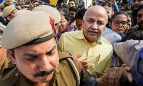 जेल में बंद मनीष सिसोदिया की बढ़ेगी मुश्किलें? CBI की चार्जशीट में पहली बार आया नाम जेल में बंद मनीष सिसोदिया की बढ़ेगी मुश्किलें? CBI की चार्जशीट में पहली बार आया नाम