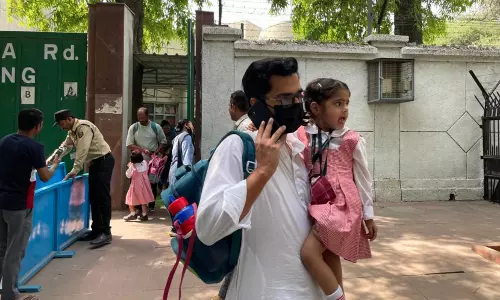 दिल्ली के नामी स्कूल को बम से उड़ाने की धमकी, DPS में आया धमकी भरा ई-मेल, स्कूल में हड़कंप, अभिभावक बच्चों को लेने पहुंचे दिल्ली के नामी स्कूल को बम से उड़ाने की धमकी, DPS में आया धमकी भरा ई-मेल, स्कूल में हड़कंप, अभिभावक बच्चों को लेने पहुंचे