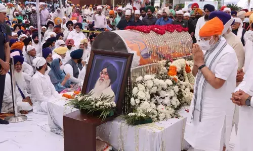 Parkash Singh Badal : पूर्व सीएम प्रकाश सिंह बादल को श्रद्धांजलि देने चंडीगढ़ पहुंचे पीएम नरेंद्र मोदी Parkash Singh Badal : पूर्व सीएम प्रकाश सिंह बादल को श्रद्धांजलि देने चंडीगढ़ पहुंचे पीएम नरेंद्र मोदी