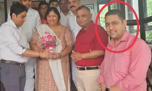 गाजियाबाद सांसद और मंत्री वीके सिंह की बेटी ने कराई सदर विधायक अतुल गर्ग के प्रतिनिधि पर FIR दर्ज गाजियाबाद सांसद और मंत्री वीके सिंह की बेटी ने कराई सदर विधायक अतुल गर्ग के प्रतिनिधि पर FIR दर्ज