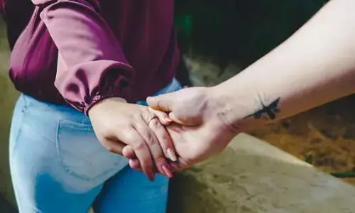 बॉयफ्रेंड के पिता के साथ फरार हो गई प्रेमिका, पुलिस ने पकड़ा तो दिया चौकानें वाला बयान..पुलिस और बॉयफ्रेंड हैरान!