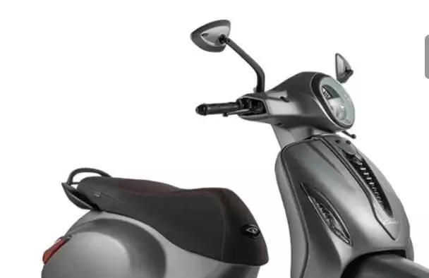 Bajaj Chetak electric Scooter:जाने चेतक और चेतक प्रीमियम एडिशन में कौन सा है बेहतर स्कूटर ??दोनों में क्या है फर्क!!