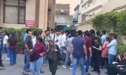 Noida News: नोएडा में कंपनी ने नौकरी से निकाले 198 कर्मचारी, मचा हड़कंप