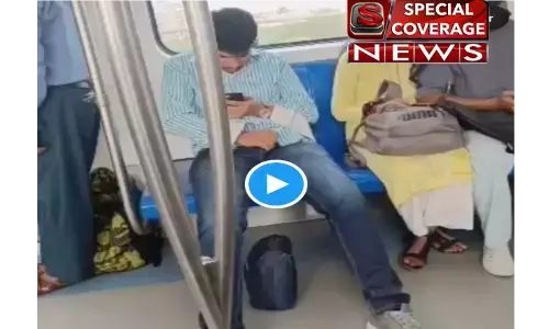 मेट्रो में सरेआम करने लगा युवक हस्तमैथुन, देखिए वीडियो मेट्रो में सरेआम करने लगा युवक हस्तमैथुन, देखिए वीडियो