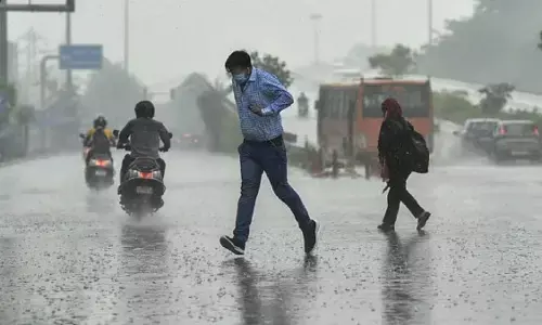 Weather News : दिल्ली-NCR में मौसम ने बदला मिजाज, तेज हवाओं के साथ बारिश