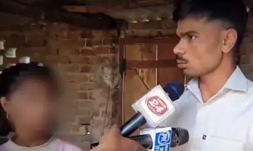 मां चुका नहीं पाई उसका कर्ज तो 40 साल के एक शख्स ने 11 साल की लड़की से कर ली शादी। मां चुका नहीं पाई उसका कर्ज तो 40 साल के एक शख्स ने 11 साल की लड़की से कर ली शादी।