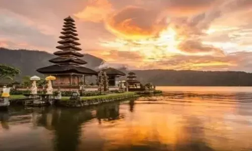 अगर आप भी इस गर्मी बना रहे हैं घूमने का प्लान तो देश नहीं जाएं घूमने विदेश। अगर आप भी इस गर्मी बना रहे हैं घूमने का प्लान तो देश नहीं जाएं घूमने विदेश।