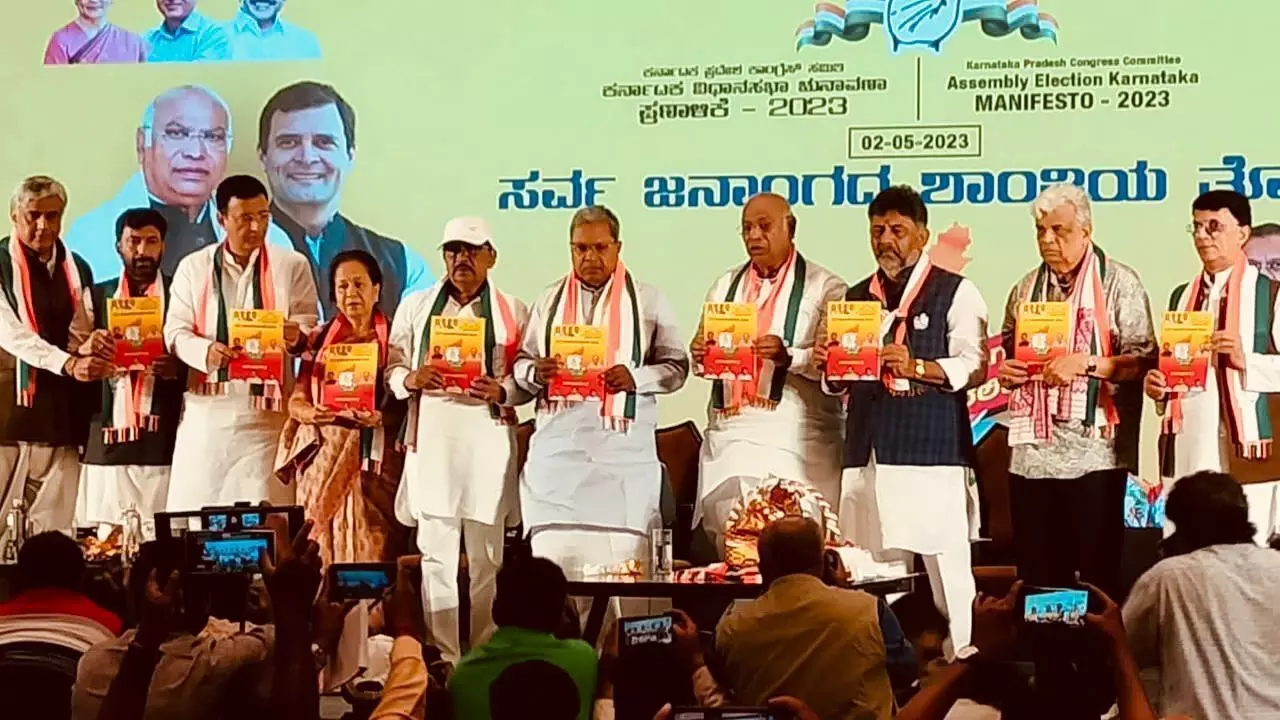 Karnataka election 2023: कर्नाटक चुनाव के लिए कांग्रेस का घोषणा पत्र जारी, पुरानी पेंशन बहाली, बेरोजगारी भत्ता समेत किए ये वादे
