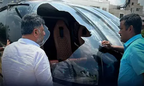 बाल बाल बचे कर्नाटक कांग्रेस चीफ DK शिवकुमार, हेलीकॉप्टर से टकराया पक्षी, देखिए- होश उड़ाने वाला Video