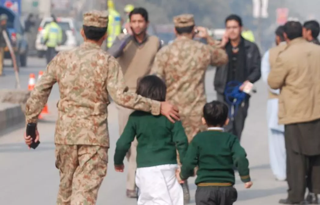 Breaking News : पाकिस्तान के स्कूल में फायरिंग, ड्यूटी पर तैनात 7 शिक्षकों को मार डाला; कई स्टूडेंट्स भी घायल