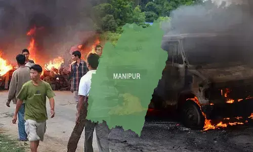 Manipur Violence: मणिपुर में दंगाइयों को देखते ही गोली मारने के आदेश, 8 जिलों में कर्फ्यू, हिंसाग्रस्त इलाकों में धारा 144 लागू Manipur Violence: मणिपुर में दंगाइयों को देखते ही गोली मारने के आदेश, 8 जिलों में कर्फ्यू, हिंसाग्रस्त इलाकों में धारा 144 लागू