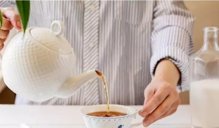 चाय पीने के पहले क्यों पीना चाहिए पानी जानिए इसके पीछे का साइंटिफिक कारण