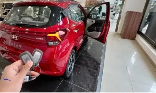 खरीदे हुंडई की नई कार जिसके आगे फेल है मारुति स्विफ्ट भी जाने इसके शानदार फीचर और इंजन के बारे में खरीदे हुंडई की नई कार जिसके आगे फेल है मारुति स्विफ्ट भी जाने इसके शानदार फीचर और इंजन के बारे में