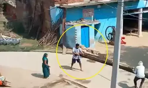 Morena: धांय, धांय, धांय...और बिछ गयी 6 लाशें, मुरैना जिले में ज़मीन विवाद में चली गोलियां, वीडियो देखकर रूह कांप जाएगी Morena: धांय, धांय, धांय...और बिछ गयी 6 लाशें, मुरैना जिले में ज़मीन विवाद में चली गोलियां, वीडियो देखकर रूह कांप जाएगी