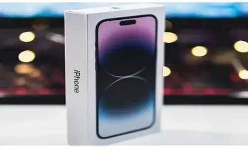 आईफोन पर मिल रहे नये ऑफर ने लोगों के उड़ा दिए होश मिल रहा है सिर्फ ₹128 में ,आज ही करें बुक