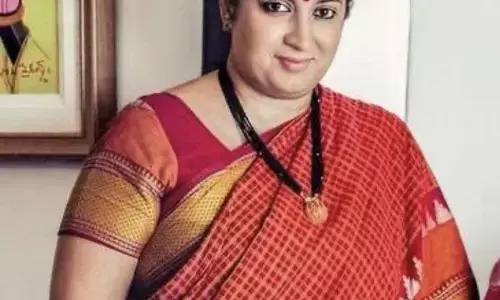 स्मृति ईरानी जी प्रियंका गांधी नमाज पढ़ें या पूजा करें देश देखेगा, डबल इंजन की सरकार ने विकास क्या किया ये बताइए!