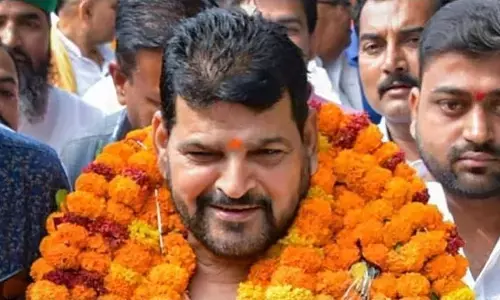 UP Politics: यूपी राजनीति में फिर से बढ़ी हलचल बृजभूषण शरण सिंह सपा में होंगे शामिल UP Politics: यूपी राजनीति में फिर से बढ़ी हलचल बृजभूषण शरण सिंह सपा में होंगे शामिल