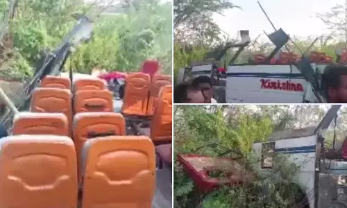 जालौन में बड़ा हादसा : बारातियों से भरी बस हादसे का शिकार, पांच की मौत कई घायल जालौन में बड़ा हादसा : बारातियों से भरी बस हादसे का शिकार, पांच की मौत कई घायल