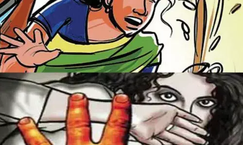 यूपी में दिनदाहड़े चाचा ने बीच सड़क भतीजी का काटा गला यूपी में दिनदाहड़े चाचा ने बीच सड़क भतीजी का काटा गला