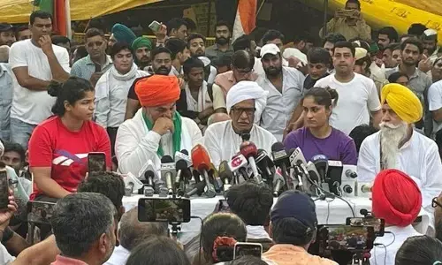 Wrestlers Protest : जंतर-मंतर पहुंचे किसानों और पहलवानों ने सरकार को दिया अल्टीमेटम, बृजभूषण शरण सिंह की 15 दिन में हो गिरफ्तारी Wrestlers Protest : जंतर-मंतर पहुंचे किसानों और पहलवानों ने सरकार को दिया अल्टीमेटम, बृजभूषण शरण सिंह की 15 दिन में हो गिरफ्तारी