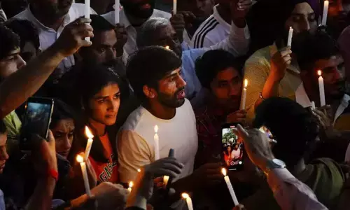 Wrestlers Protest : बृजभूषण शरण सिंह की गिरफ्तारी के विरोध में जंतर-मंतर पर पहलवानों ने निकाला कैंडल मार्च Wrestlers Protest : बृजभूषण शरण सिंह की गिरफ्तारी के विरोध में जंतर-मंतर पर पहलवानों ने निकाला कैंडल मार्च