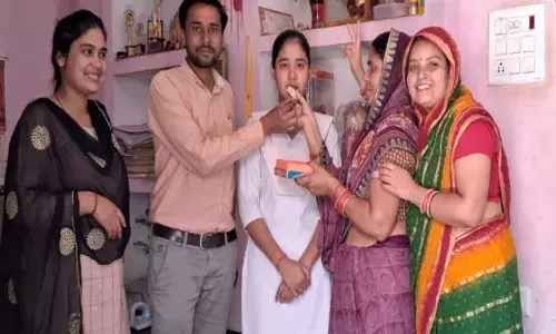 हरदोई में शिक्षामित्र की बेटी ने प्रदेश मेरिट में हासिल की 8वीं रैंक, बाप की मौत के बाद कैसे संभाला महिला शिक्षा मित्र ने परिवार हरदोई में शिक्षामित्र की बेटी ने प्रदेश मेरिट में हासिल की 8वीं रैंक, बाप की मौत के बाद कैसे संभाला महिला शिक्षा मित्र ने परिवार