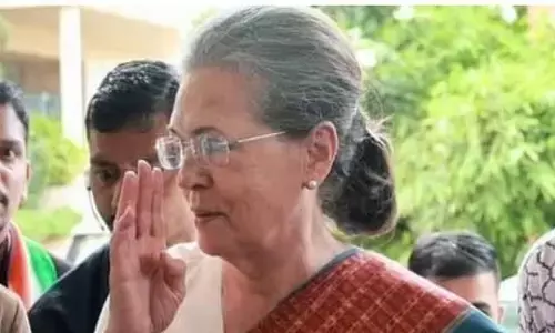 सोनिया गांधी की कर्नाटक संप्रभुता वाली टिप्पणी पर कांग्रेस प्रमुख को चुनाव आयोग का नोटिस