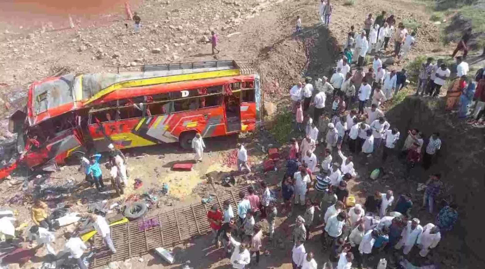 मध्यप्रदेश में बड़ा हादसा : सवारियों से भरी बस पुल को तोड़ते हुए नदी में गिरी, 15 यात्रियों की मौत, कई लोग घायल, मची चीख-पुकार
