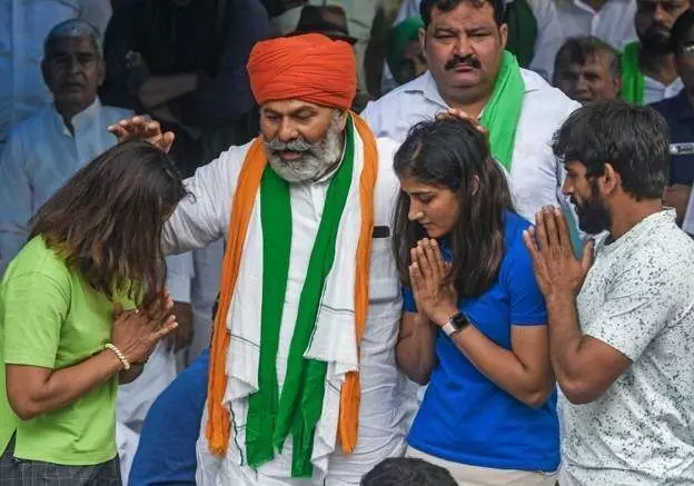 जंतर-मंतर धरने पर बैठे पहलवान पहुंचे राउज़ एवेन्यू कोर्ट, कोर्ट ने किया आदेश जंतर-मंतर धरने पर बैठे पहलवान पहुंचे राउज़ एवेन्यू कोर्ट, कोर्ट ने किया आदेश