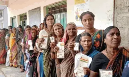 कर्नाटक में 224 सीटों के लिए आज सुबह 7 बजे से वोटिंग शुरू