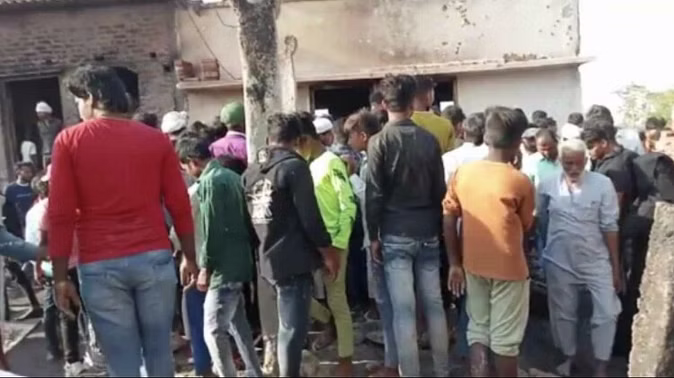 कुशीनगर में भीषण आग में चार मासूमों सहित सात की मौत