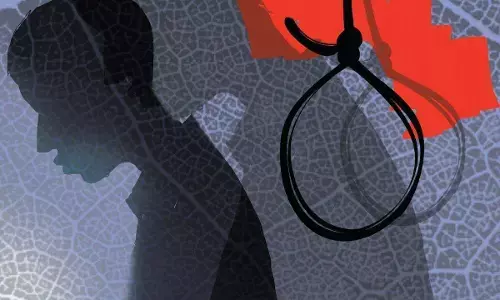 नोएडा में बीते 24 घंटे में तीन महिलाएं समेत 4 लोगों ने किया सुसाइड नोएडा में बीते 24 घंटे में तीन महिलाएं समेत 4 लोगों ने किया सुसाइड