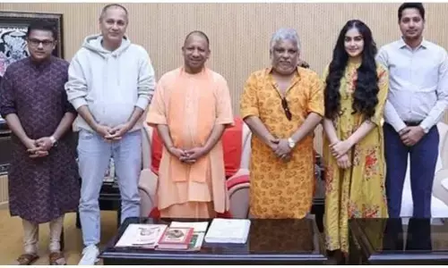 यूपी के मुख्यमंत्री योगी आदित्यनाथ ने लखनऊ में केरल स्टोरी टीम के साथ मुलाकात की। यूपी के मुख्यमंत्री योगी आदित्यनाथ ने लखनऊ में केरल स्टोरी टीम के साथ मुलाकात की।