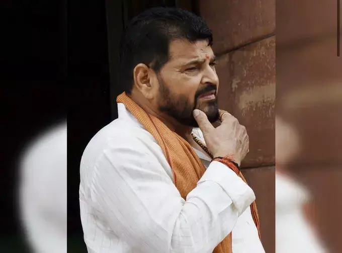 आखिर पुलिस के सामने ब्रजभूषण शरण सिंह को होना पड़ा पेश, छह टीमें गठित, चार महिला पुलिस अधिकारियों ने की पूछ ताछ जानिए क्या हुई बात आखिर पुलिस के सामने ब्रजभूषण शरण सिंह को होना पड़ा पेश, छह टीमें गठित, चार महिला पुलिस अधिकारियों ने की पूछ ताछ जानिए क्या हुई बात