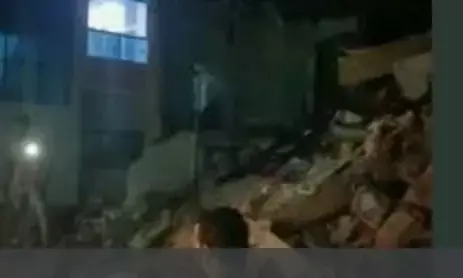 अहमदाबाद में तीन मंजिला इमारत गिरी, 26 को बचाया गया, अहमदाबाद में तीन मंजिला इमारत गिरी, 26 को बचाया गया,