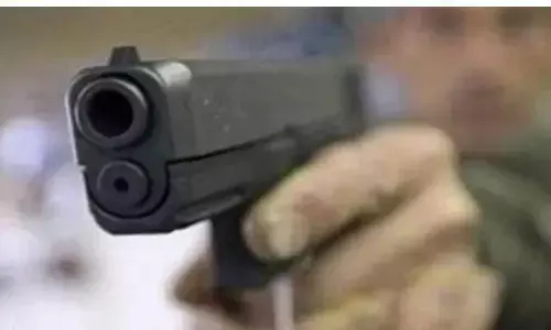 दिल्ली में बंदूक की नोक पर दो लोगों ने लूटे 1.2 करोड़ रुपये के गहने दिल्ली में बंदूक की नोक पर दो लोगों ने लूटे 1.2 करोड़ रुपये के गहने