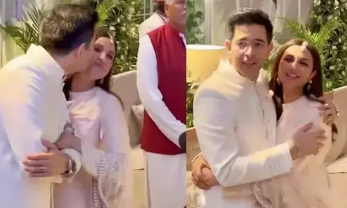 Raghav Chadha Parineeti Chopra: जमकर नाचे परिणीति चोपड़ा और राघव चड्ढा, एंगेजमेंट का क्यूट वीडियो आया सामने Raghav Chadha Parineeti Chopra: जमकर नाचे परिणीति चोपड़ा और राघव चड्ढा, एंगेजमेंट का क्यूट वीडियो आया सामने