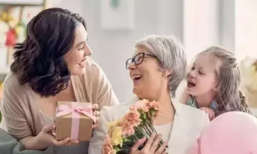 Mothers Day 2023: अगर आप भी चाहते हैं कि आपकी मां को ना हो बुढ़ापे में पैसे की कमी तो इस मदर्स डे दें ,यह खास तोहफा